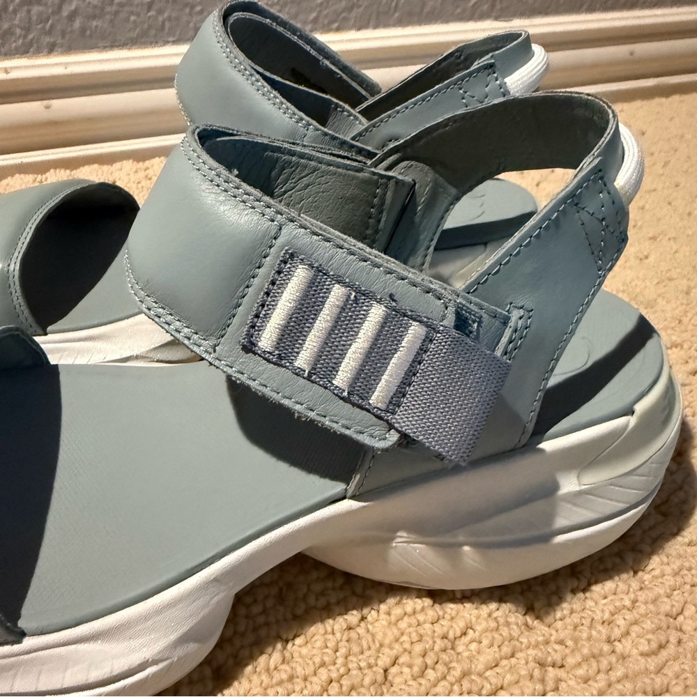 NWOT Sorel Blitz Explorer- size 9 - Picture 6 of 7